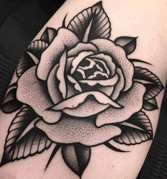 Tatouage trad rose ombrage noir