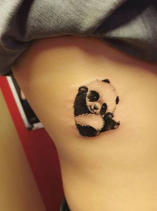 tatouage petit panda mignon