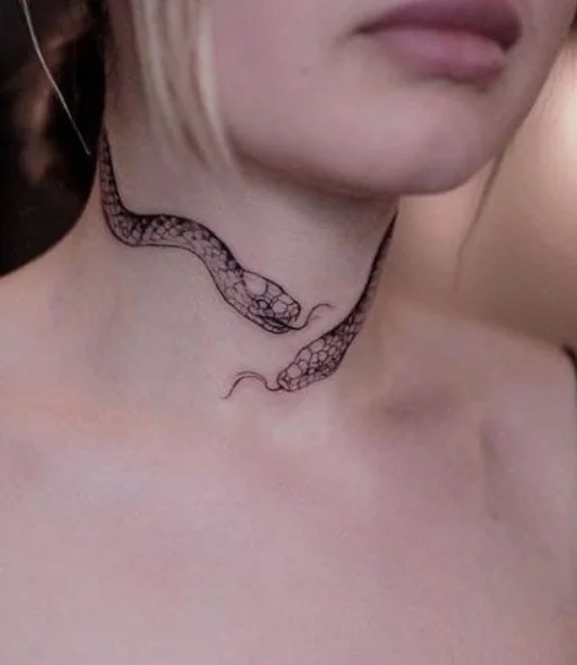 Serpent Autour Du Cou
