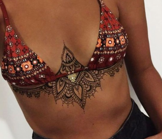 Tatouage Sternum Mandala