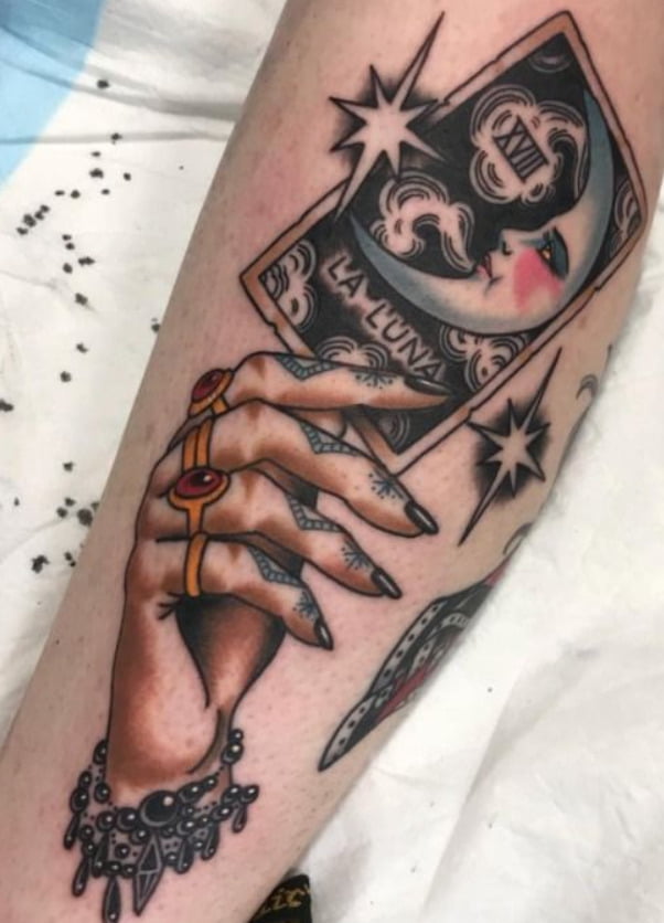 Tatouage Avant Bras De Main Avec Carte De La Lune