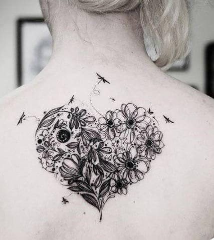 Tatouage Fleur En Forme De Coeur