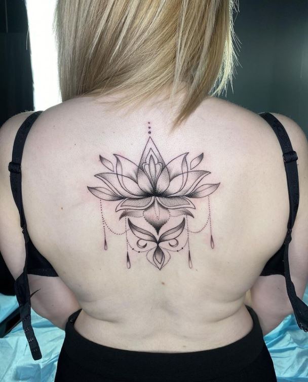 Lotus Ornemental à Bijoux En Tatouage Dos 