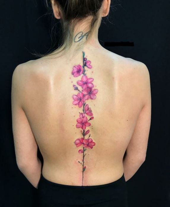 tatouage Fleurs De Ceriser sur la colonne vertébrale 