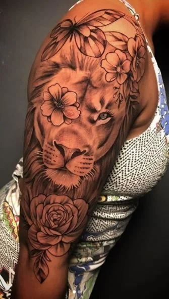 Lion, papillon et fleurs