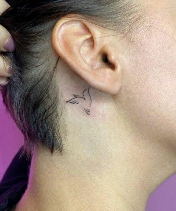 tatouage Oiseau Minimaliste derrière l'oreille