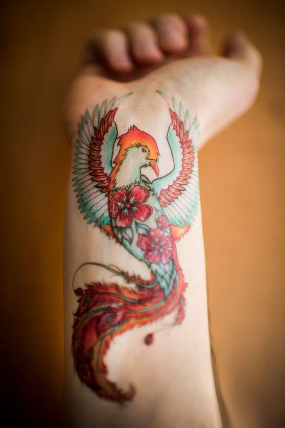 tatouage Phœnix fleuri