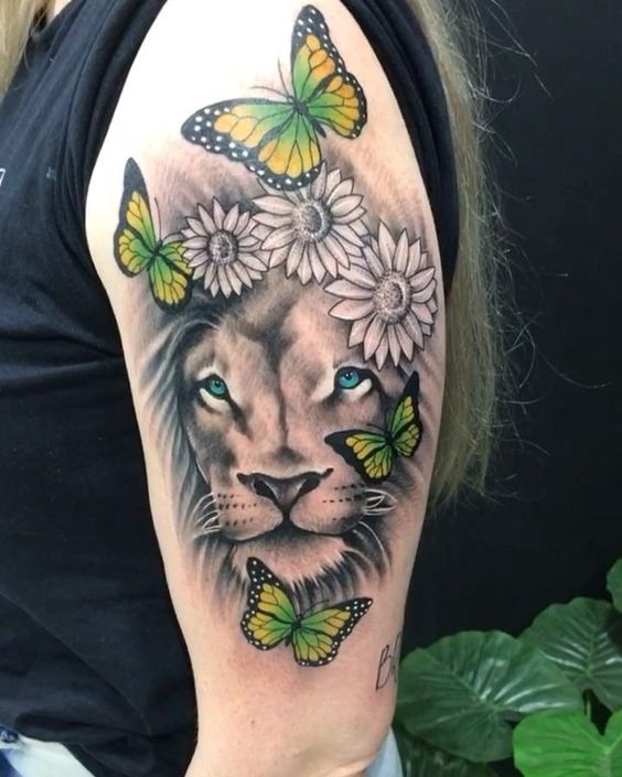 Lion, Fleurs Et Papillon Sur Le Bras 