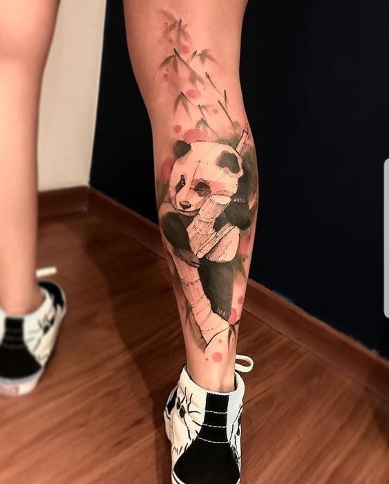 tatouage Panda sur le mollet