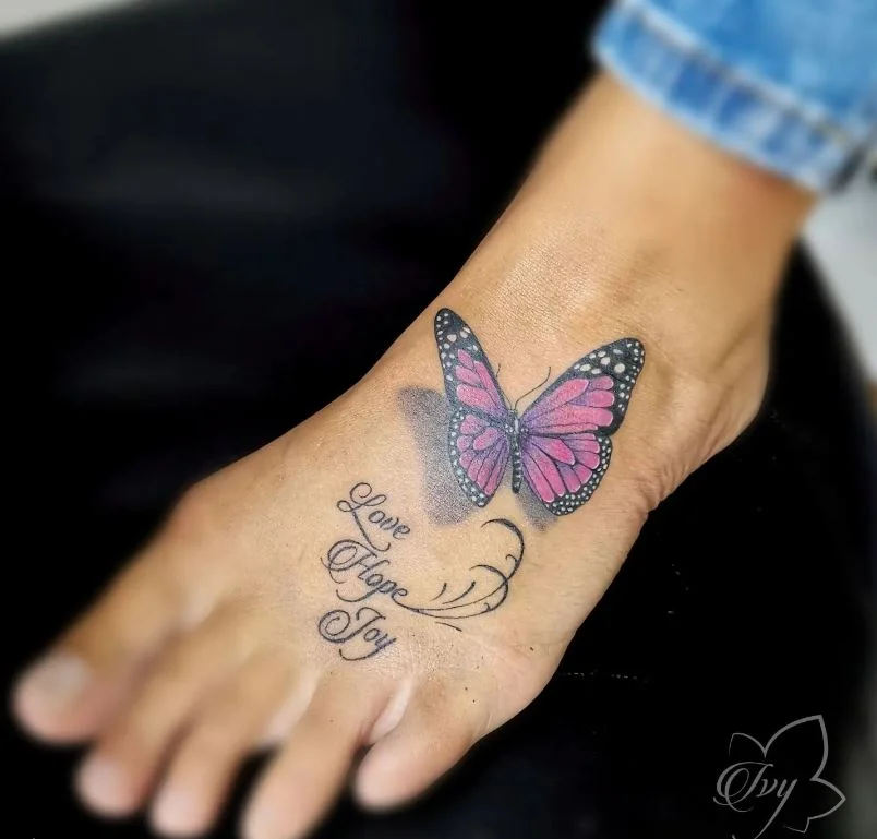 Papillon Et Message Sur Le Pied