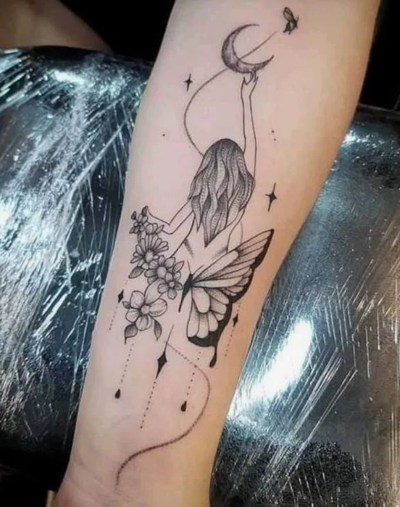 Tatouage Papillon Floral Et Femme Sur L'avant Bras