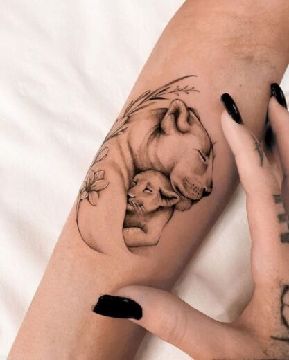 Tatouage Lionne Avec Lionceau