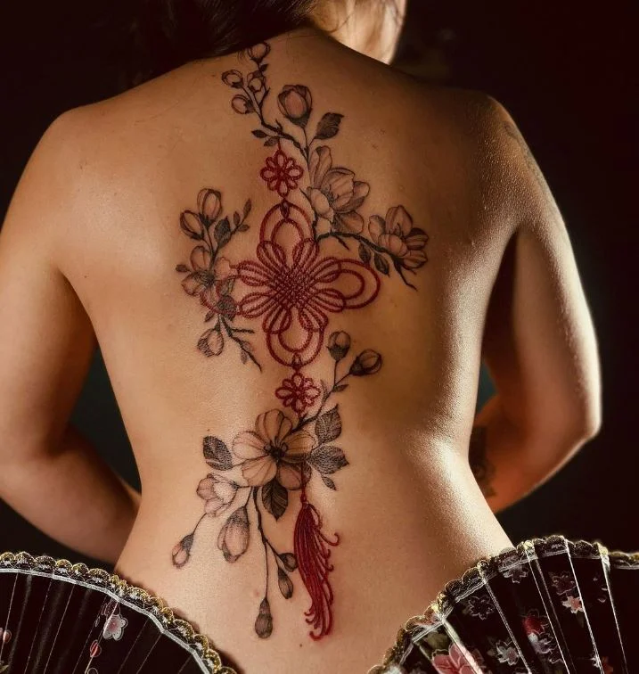 Tatouage Dentelle Rouge à Fleurs
