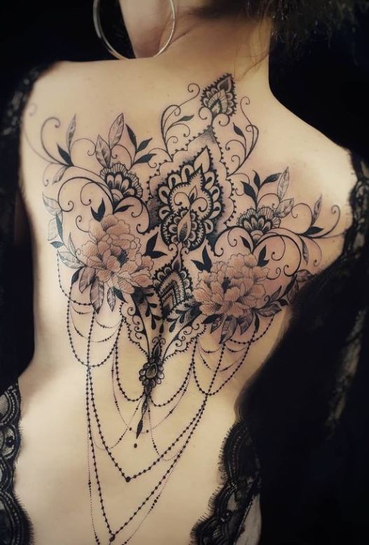 Tatouage Dos Dentelle Florale Mandala