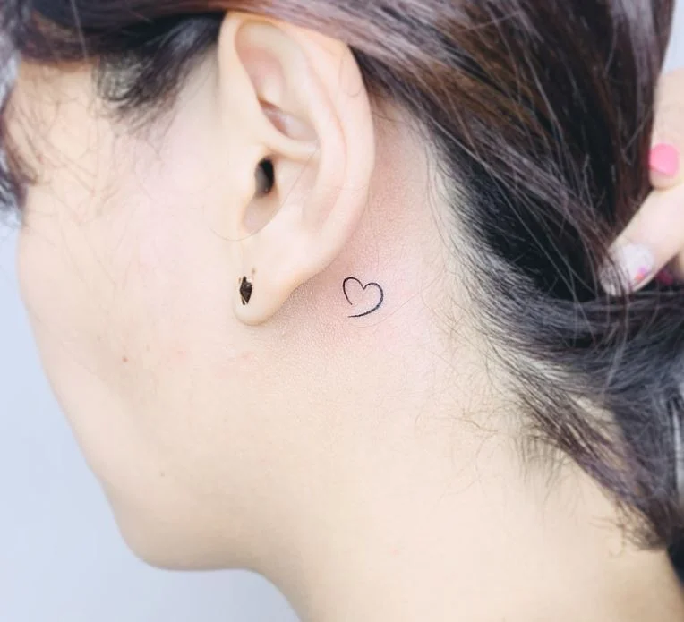 tatouage Cœur minimaliste en une seule ligne