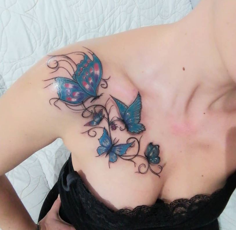 Tatouage Papillons Sur L'épaule 