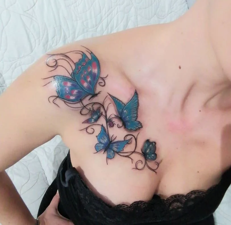 Tatouage Papillons Sur L'épaule