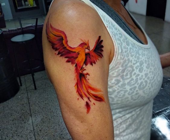 tatouage Phoenix aux couleurs vives