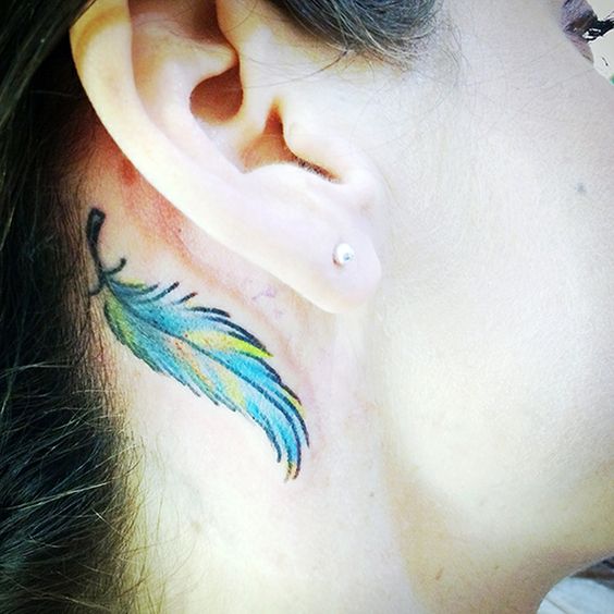 tatouage Plume bleu ciel