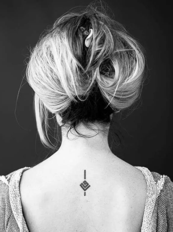 Tatouage Géométrique Discret Sur Le Dos