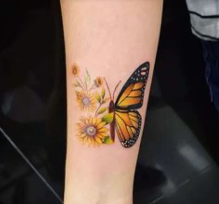 Tatouage Papillon Fleur Sur Le Poignet