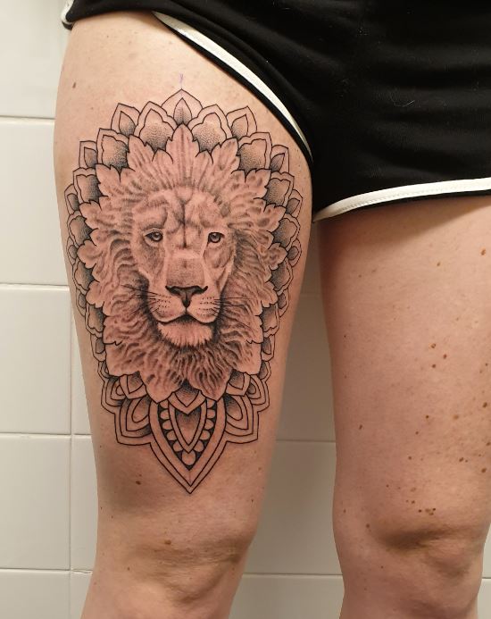 Tatouage Lion Mufle Et Mandala Sur La Cuisse