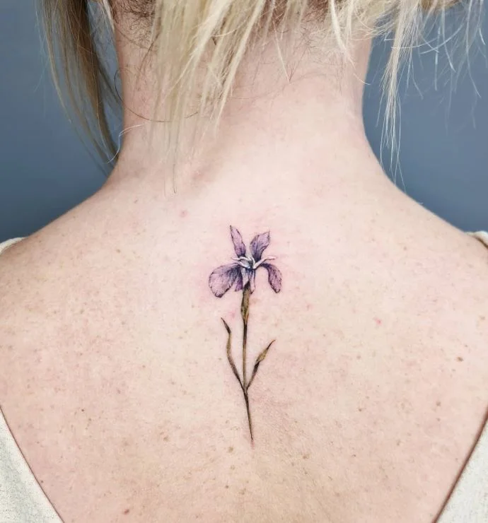 Tatouage Fleur D'iris Discret 