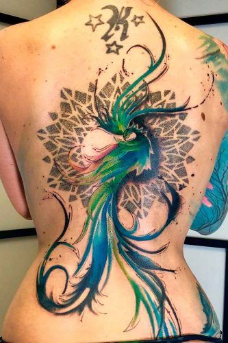 tatouage Phoenix avec initial et mandala en cercle