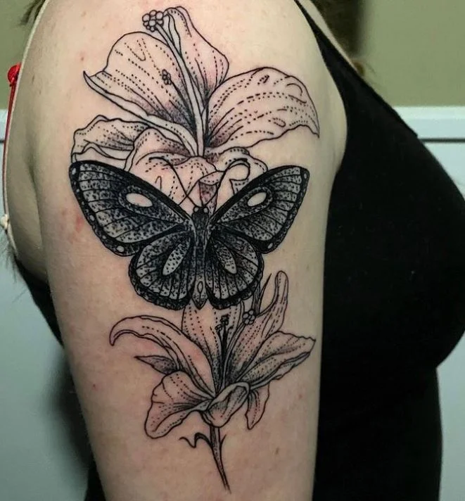 Tatouage Papillon Lys