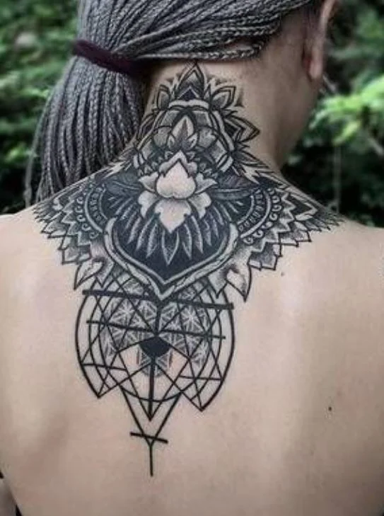 Tatouage Dos Et Nuque Mandala Lotus Géométrique