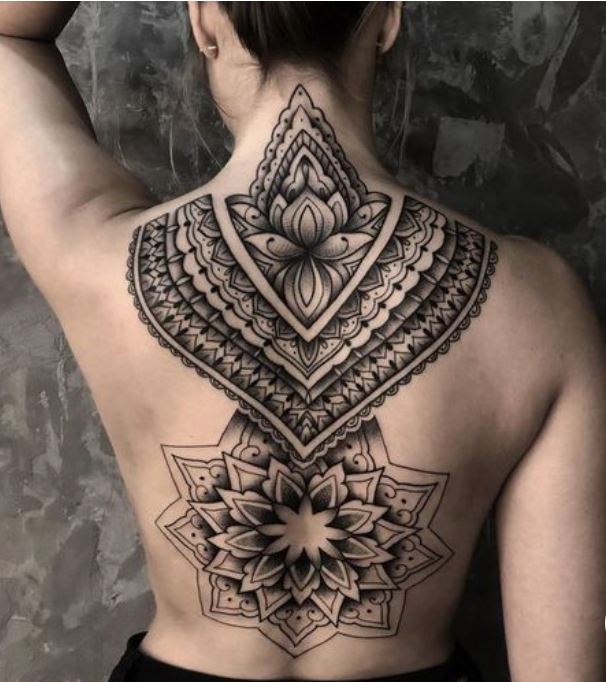 Tatouage Dos Femme Nuque Et Dos Fleur De Lotus Et Mandala