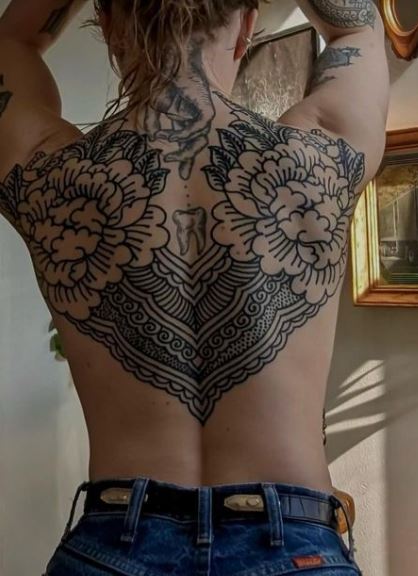 Tatouage Main Et Mandala Floral Pour Femme