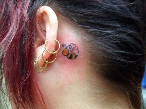 tatouage Abeille colorée