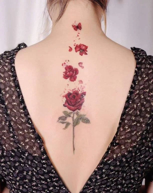 Tatouage Nuque Et Dos Papillon Et Roses Rouges