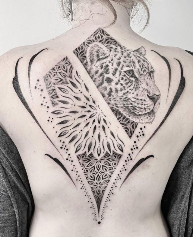 Tatouage Dos Tigre Et Mandala 