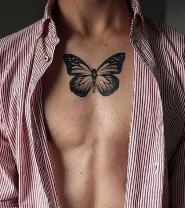 Tatouage Papillon Homme Sur Le Torse
