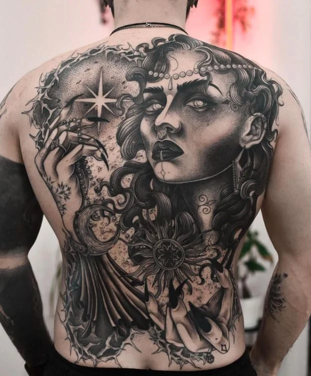Tatouage Dos Diablesse Et Astres