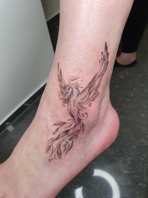 Phoenix à motif floral et dotwork