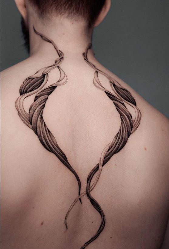 Tatouage Dos Feuilles Séchées Ondulées