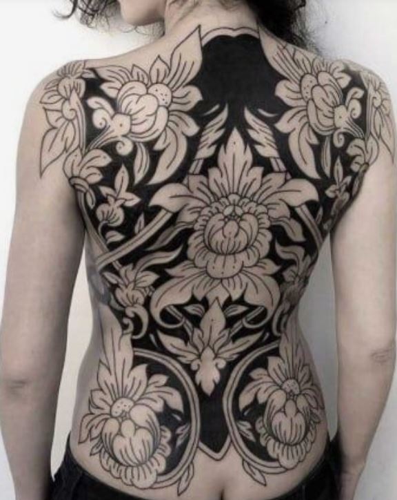 Tatouage Dorsal De Fleurs