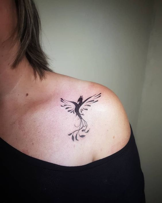 Phoenix style blacktattoo minimaliste