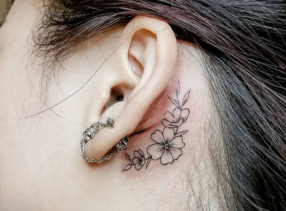 tatouage Azalées derriere l'oreille