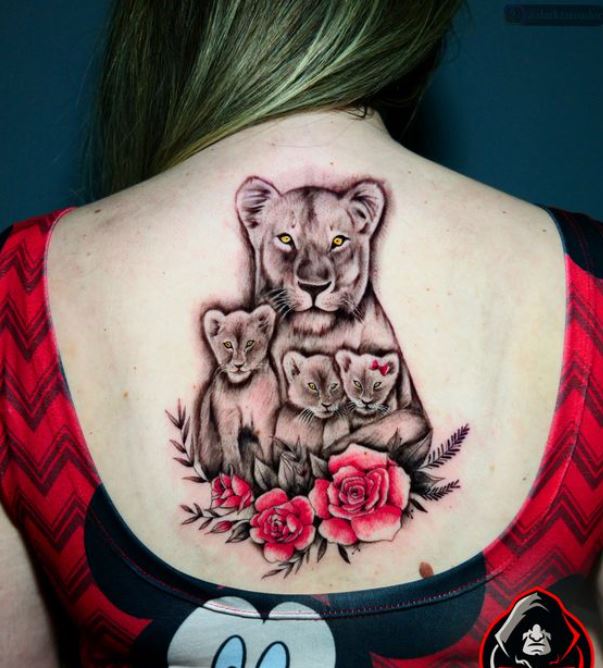  Roses Rouges Et Lion En Famille