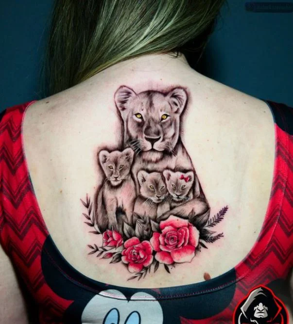 Roses Rouges Et Lion En Famille