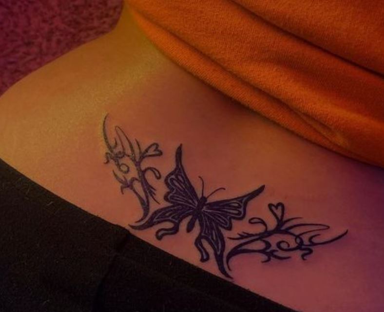 Tatouage Papillon Dessin Coeur Sur Le Bas Du Dos