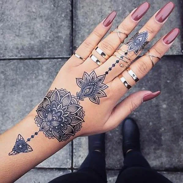 Mandala Sur Le Poignet Jusqu’au Doigt, Effet Dentelle