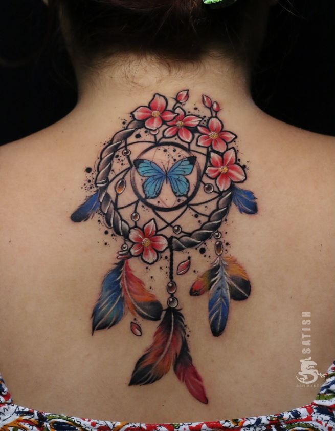 Attrape Rêve Avec Papillon En Tatouage Sur Le Dos