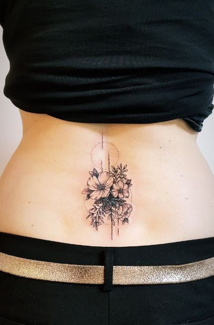 Tatouage Bas Du Dos Bouquet De Fleurs