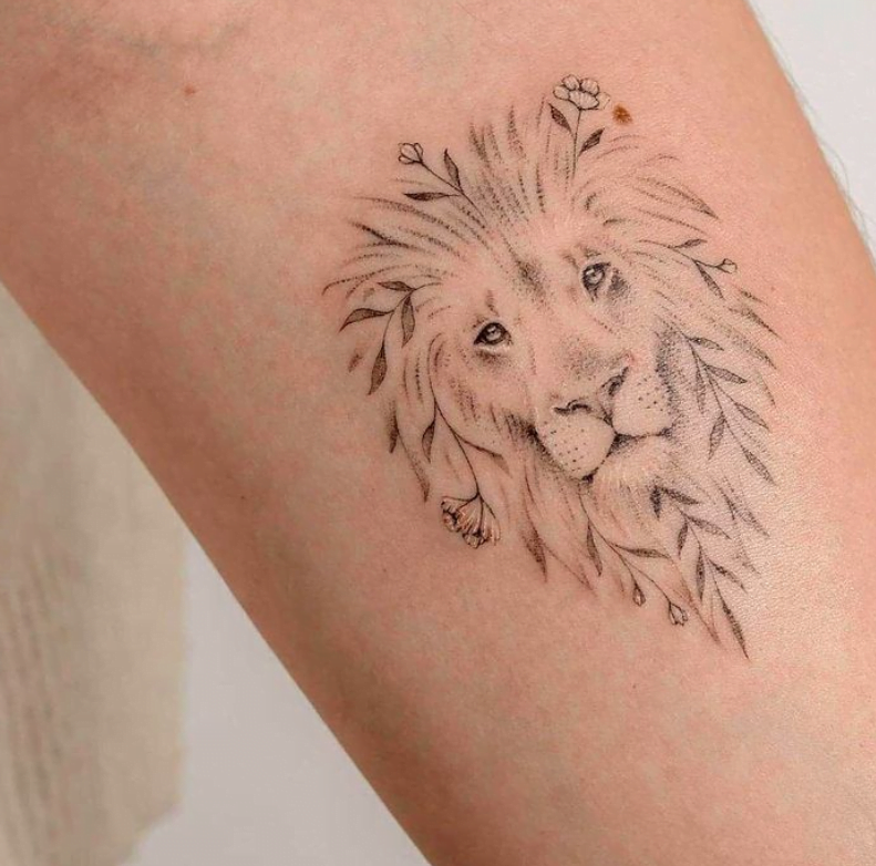 Tatouage Lion Minimaliste