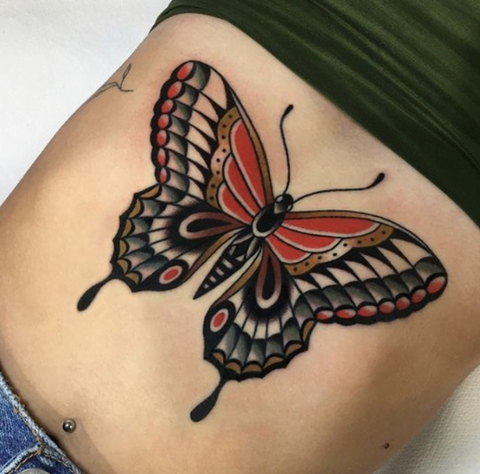 Tatouage Papillon Sur Le Ventre